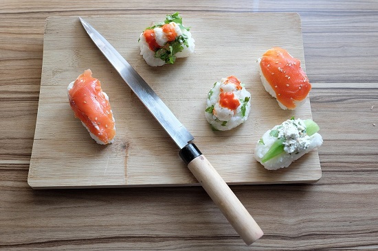 nóż sushi ryba